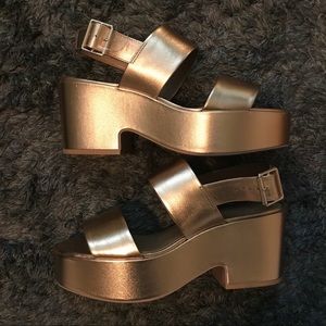 ✨Gold Platform Sandals✨